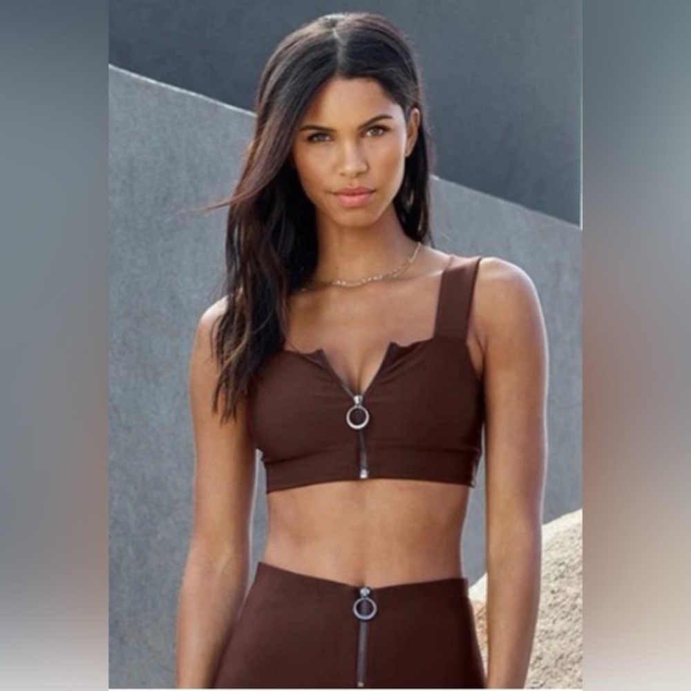 Alo Fast zip-up sports bra and legging set